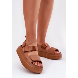 Inna Sandalias para mujeres en Camel Velcro Plast marrón 2 Inna Sandalias para mujeres en Camel Velcro Plast marrón 2