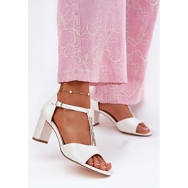 EVento Sandalias para mujeres en el poste con un sabor decorativo de cuero ecológico blanco 2