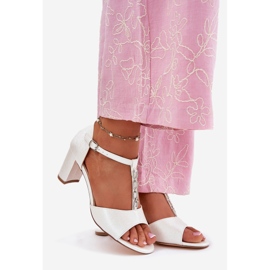 EVento Sandalias para mujeres en el poste con un sabor decorativo de cuero ecológico blanco 1