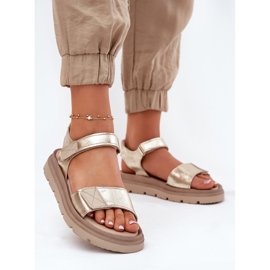 Sandalias de cuero para mujeres en la plataforma de oro Zazoo 40443 dorado 2