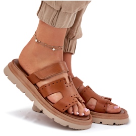 Flip de cuero natural para mujeres en la plataforma Zazoo 40440 Brown marrón 9