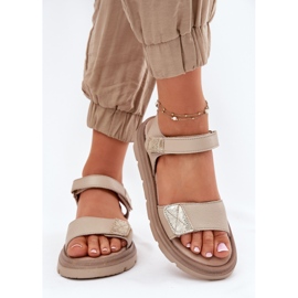 Sandalias de cuero para mujeres en la plataforma beige Zazoo 40443 3