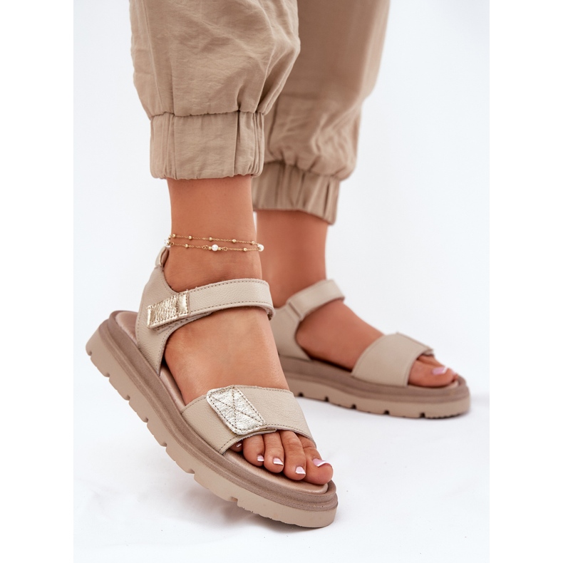 Sandalias de cuero para mujeres en la plataforma beige Zazoo 40443 2