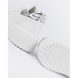 Shelvt Zapatillas de deporte para mujeres blancas con insertos de plata 1 Shelvt Zapatillas de deporte para mujeres blancas con insertos de plata 1