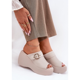 Flip de cuero para mujeres en la plataforma y cuñas con hebilla S.Barski LR51-542 beige 6