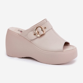 Flip de cuero para mujeres en la plataforma y cuñas con hebilla S.Barski LR51-542 beige 4