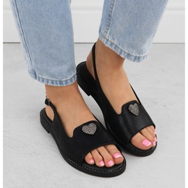 Sandalias de mujeres planas con decoración Black Vinceza 17384 negro 6
