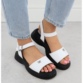 Sandalias de cuero para mujeres en una suela gruesa con un Filippo blanco de mariposa DS6811 6