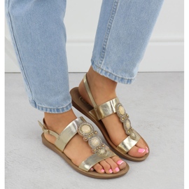 Sandalias de mujeres planas con un adorno metálico dorado Filippo DS6882 5