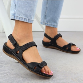 Las cómodas sandalias de cuero para mujeres para velcro Black Helios 205-011 negro 5