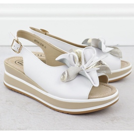 Sandalias de cuero para mujeres en cuña con flores blancos Filippo 7045 2