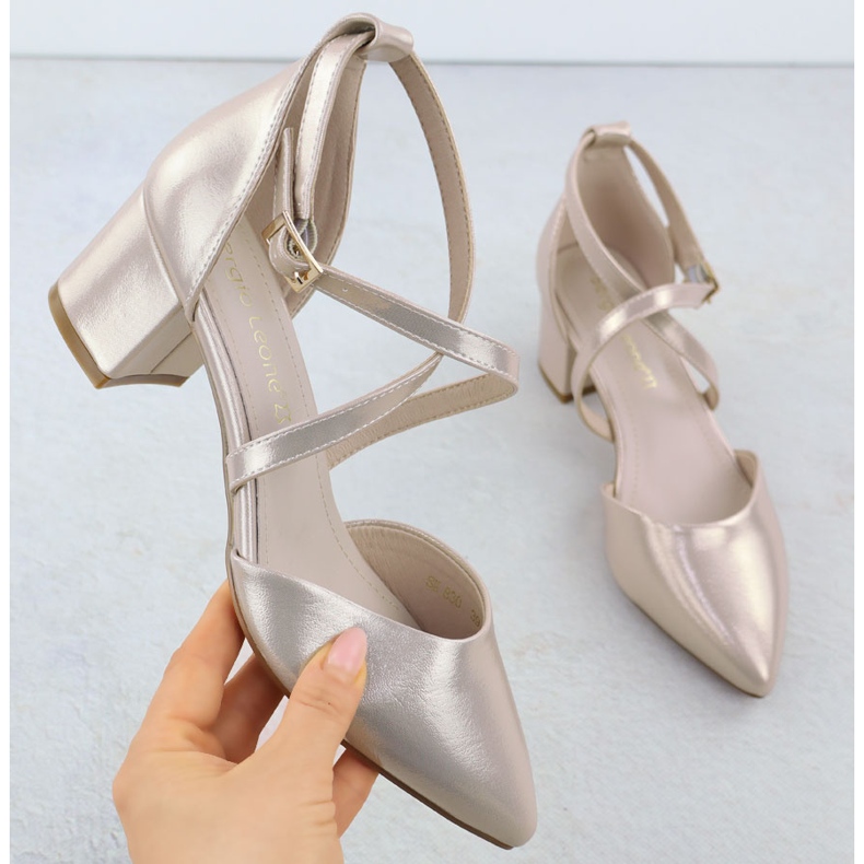 Sandalias femeninas en la publicación Golden Sergio Leone SK-830 dorado 1 Sandalias femeninas en la publicación Golden Sergio Leone SK-830 dorado 1