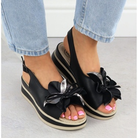 Sandalias de cuero para mujeres con flor de floración Filippo 7045 negro 6