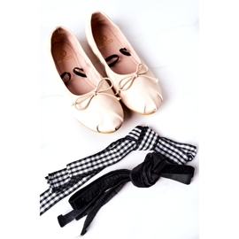 Ballerinas femeninas empatadas con un arco desnudo beige 1 Ballerinas femeninas empatadas con un arco desnudo beige 1