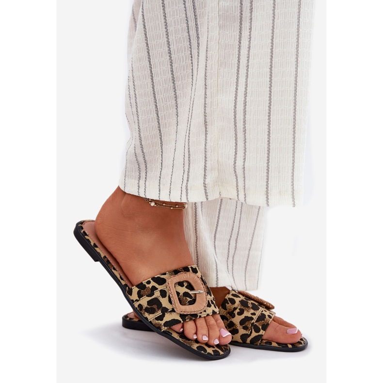 Inna Chanclas de mujeres planas con una hebilla decorativa de leopardo marrón 1 Inna Chanclas de mujeres planas con una hebilla decorativa de leopardo marrón 1