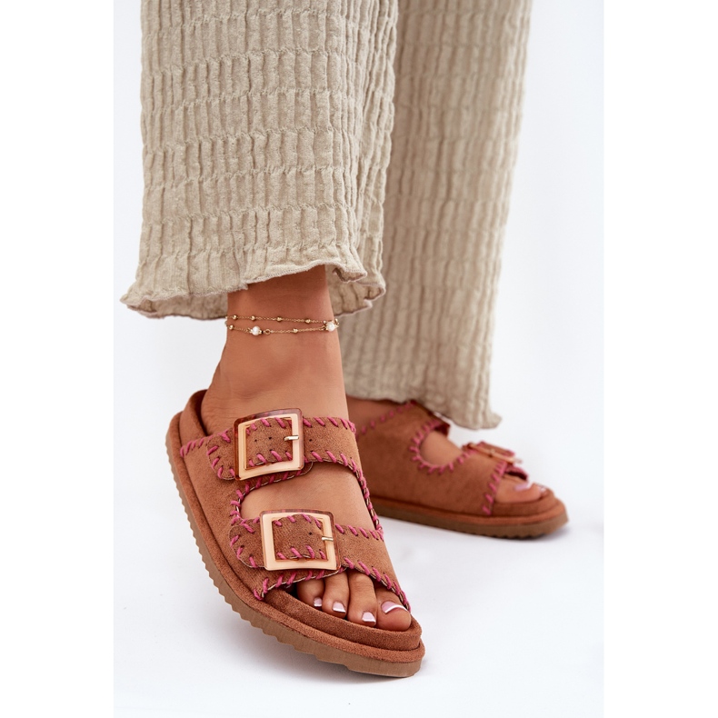 Inna Chanclas para mujeres con hebillas y camello decorativo marrón 2