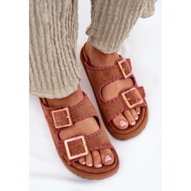 Inna Chanclas para mujeres con hebillas y camello decorativo marrón 5