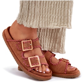 Inna Chanclas para mujeres con hebillas y camello decorativo marrón 9