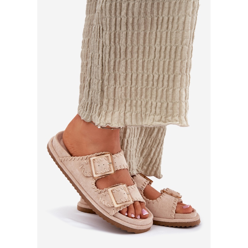 Inna Chanclas para mujeres con hebillas y dobladillo beige decorativo 1
