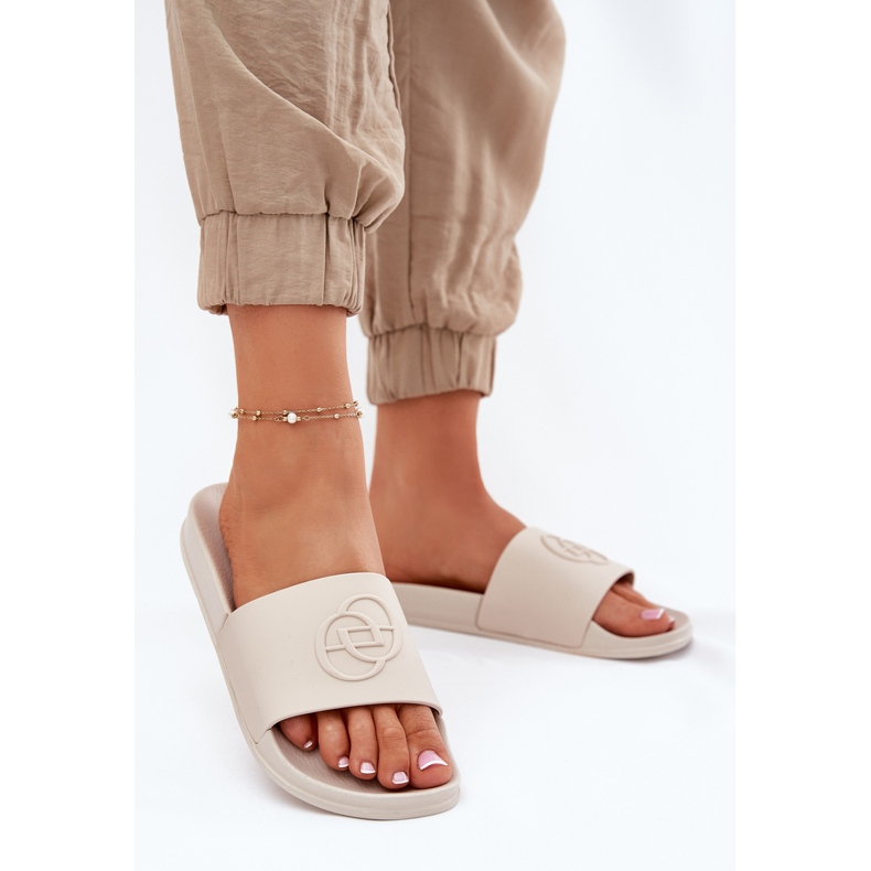 EVento Zapatillas para mujeres livianas con beige decorativo prensado 2 EVento Zapatillas para mujeres livianas con beige decorativo prensado 2