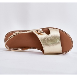 Sandalias de mujeres planas con un detalle decorativo de Vinceza 17378 Zlotys dorado 7