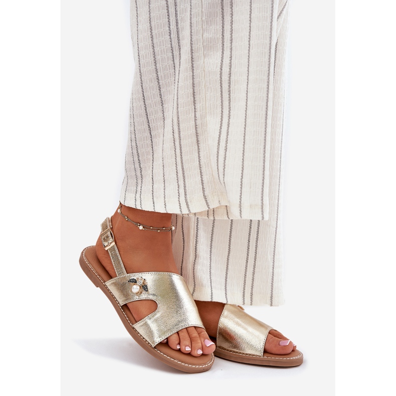 Sandalias de mujeres planas con un detalle decorativo de Vinceza 17378 Zlotys dorado 1