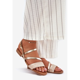 Maciejka Sandalias de cuero para mujer de tacón plano 06966-25 PLN dorado 1