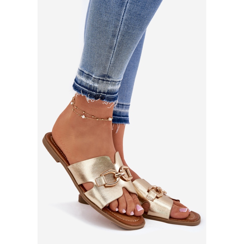 EVento Chanclas planas para mujeres con un detalle de oro decorativo dorado 1