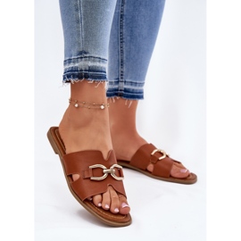 EVento Chanclas planas para mujeres con un detalle decorativo de camello marrón 2 EVento Chanclas planas para mujeres con un detalle decorativo de camello marrón 2