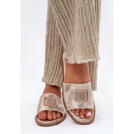 S.Barski Flip-flops de tacón plano para mujeres con un adorno S. Barski KV51-089 Oro dorado 3