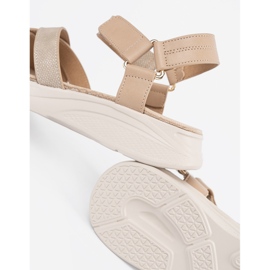 Sergio Leone Sandalias beige ligeras en una plataforma blanca 1