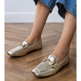 Ballerinas doradas mujeres elegantes con un adorno dorado 2