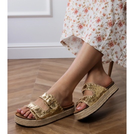 Zapatillas doradas alpargatas con hebillas dorado 2