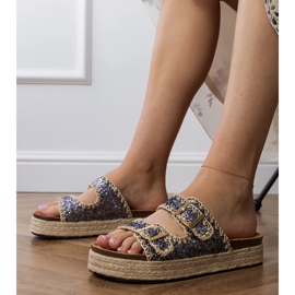 Grandes zapatillas de aparcelo con hebillas gris 1