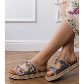 Grandes zapatillas de aparcelo con hebillas gris 2