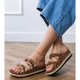 Chanclas étnicas marrones con abrazaderas en rayas marrón 2 Chanclas étnicas marrones con abrazaderas en rayas marrón 2