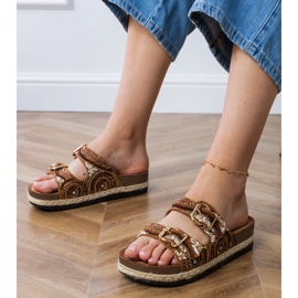 Chanclas étnicas marrones con abrazaderas en rayas marrón 1 Chanclas étnicas marrones con abrazaderas en rayas marrón 1