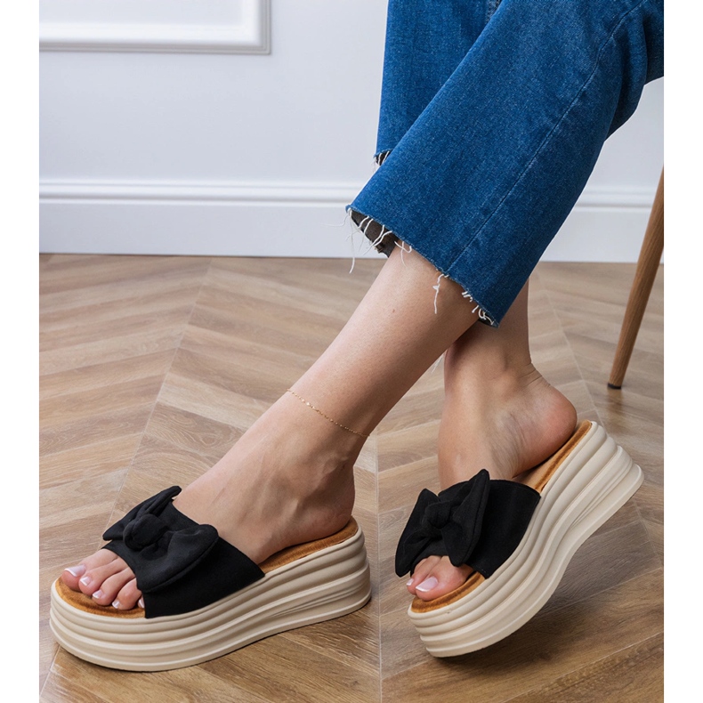 Sandalias negras de plataforma con lazo negro 2