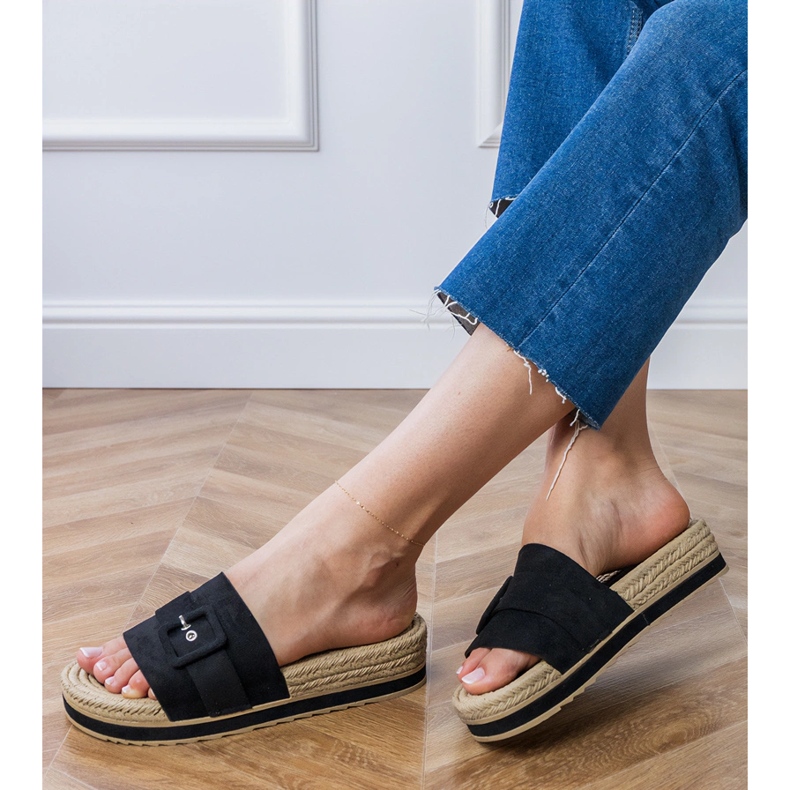 Flip Black -Flops en la plataforma con una hebilla decorativa negro 2