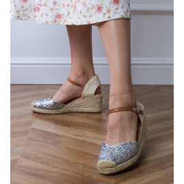 Sandalias de brocado de plata en la cuña 1
