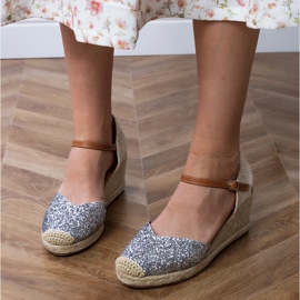 Sandalias de brocado de plata en la cuña 2