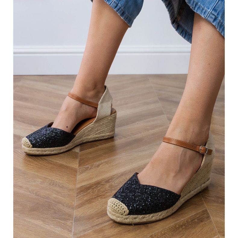Sandalias de brocado negro en cuña 1 Sandalias de brocado negro en cuña 1