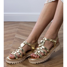 Sandalias de mujeres doradas con hebilla dorado 2 Sandalias de mujeres doradas con hebilla dorado 2