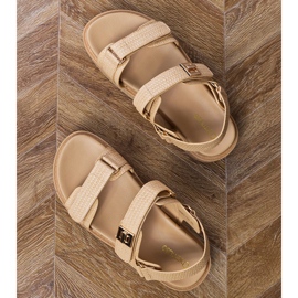 Sandalias beige en la plataforma con correas en el velcro 2 Sandalias beige en la plataforma con correas en el velcro 2