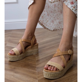 Sandalias beige alpargatas en cuña 3