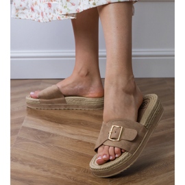 Brown chanclas en la plataforma con una hebilla en el cinturón marrón 4