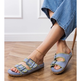 Chanclas azules con abrazaderas y bordados en rayas 2