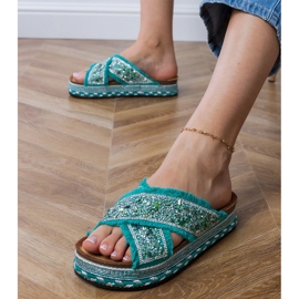 Chanclas verdes con rayas 4