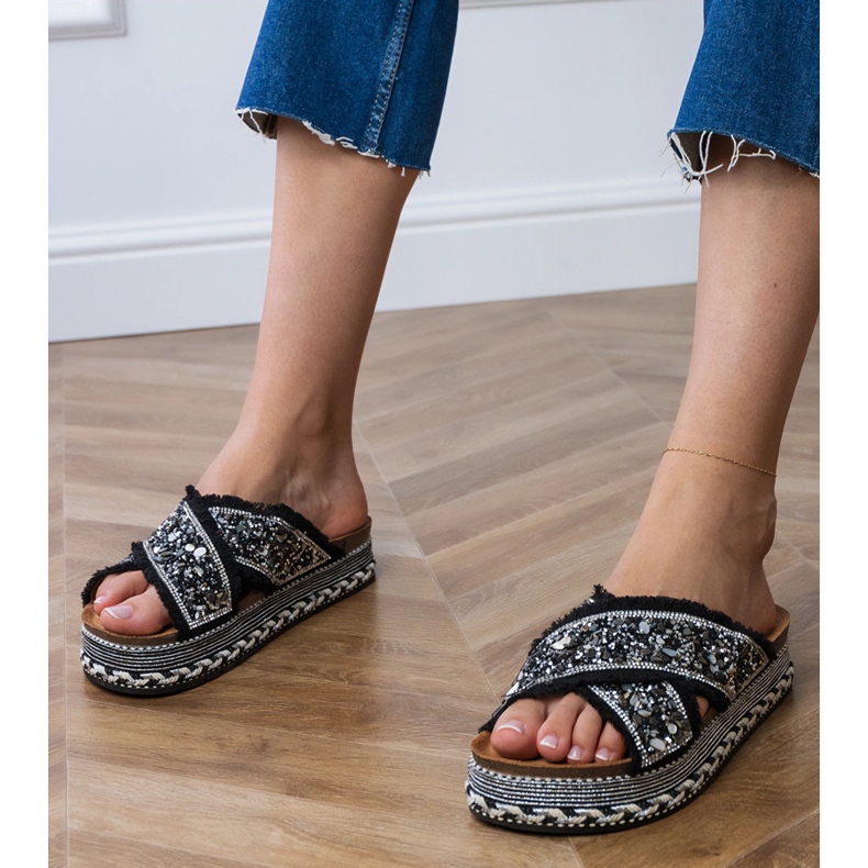 Chanclas negras con rayas negro 1 Chanclas negras con rayas negro 1