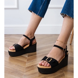 Sandalias de mujeres negras con una hebilla decorativa negro 1